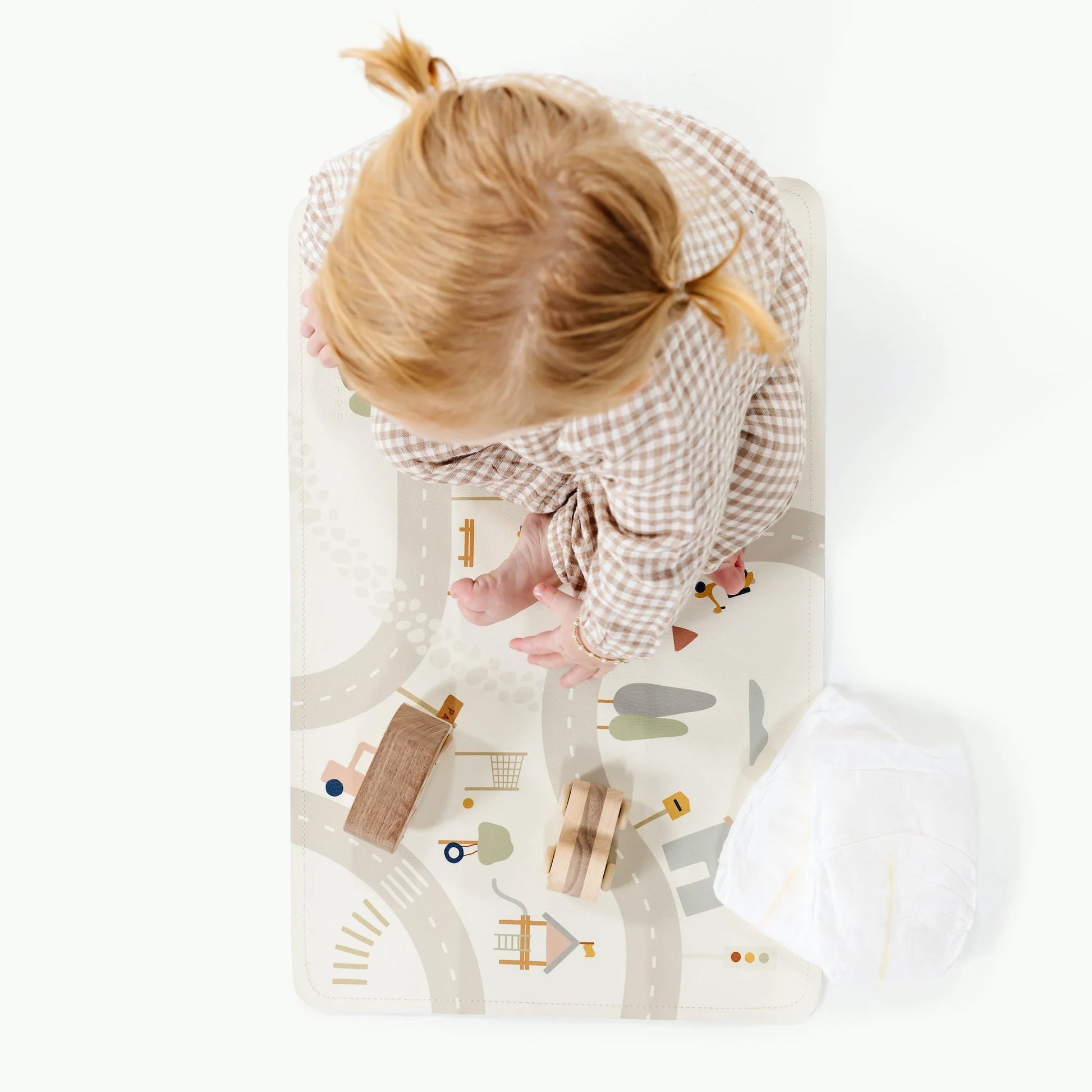 Little girl playing on Gathre Micro Mat - Block